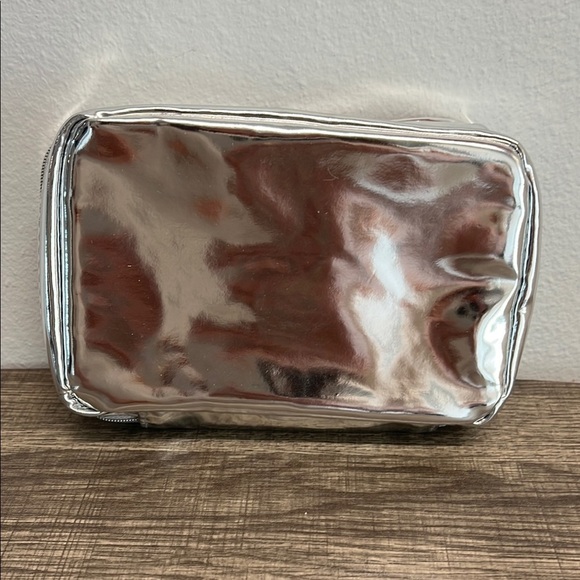 Red Embroidered Sardine Can Cosmetic Bag 🐟 ♥️ - Picture 5 of 10